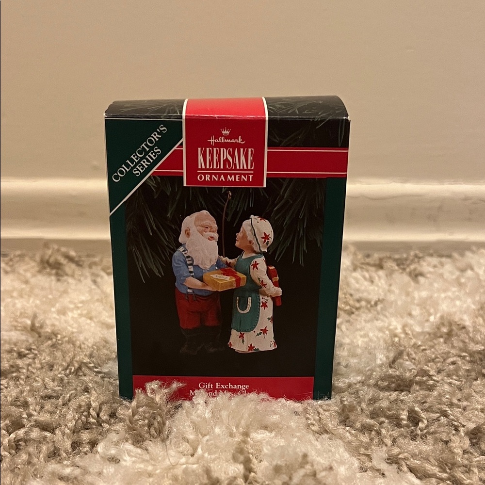 Hallmark Keepsake Ornament - Gift Exchange Mr. And Mrs. Claus